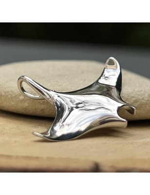 prix pendentif homme raie manta en or blanc 18 carats
