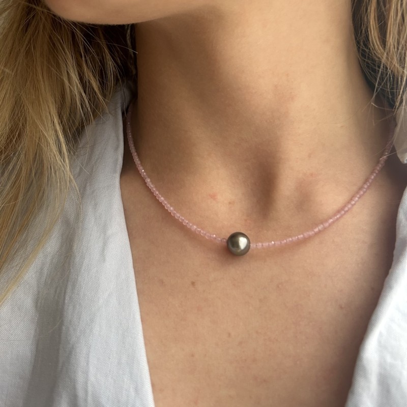 Collier en Véritables Quartz Roses et Perle de Tahiti Gris Clair