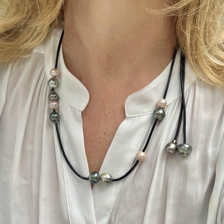 Collar de cuero con perlas cultivadas