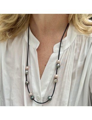 Collar de cuero con perlas cultivadas