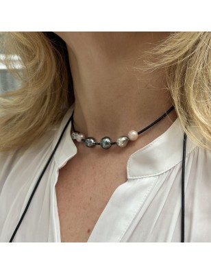 Collar de cuero con perlas cultivadas