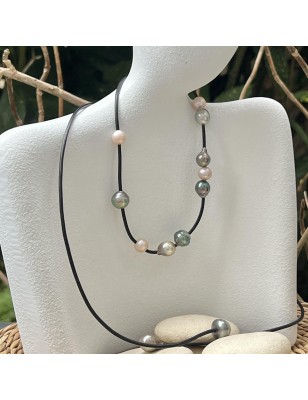 Collar de cuero con perlas cultivadas