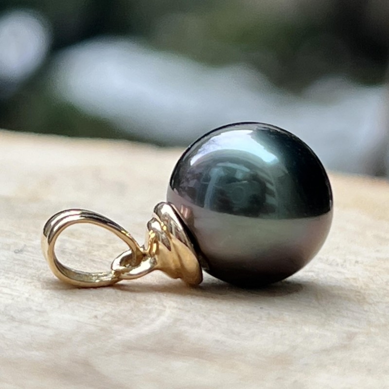Anhänger aus 750er Gold mit blau-violetter Tahitiperle 10,24 mm