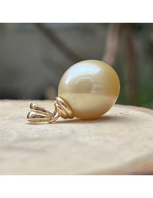 South Sea golden pearl pendant