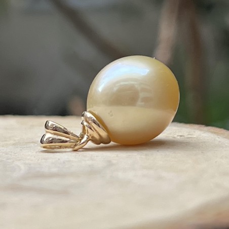 Anhänger mit goldener Südseeperle
