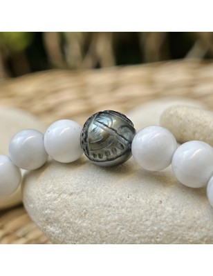 Bracelet Natural Howlite Stones and Engraved Tahitian Pearl of 10.33mm