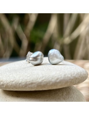 Nati Rahi Pō - Серьги с жемчугом кеши 7,60 мм — родированное серебро