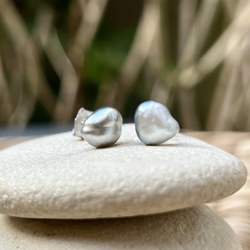 Nati Rahi Pō - Keshi-Perlenohrringe 7,60 mm – rhodiniertes Silber