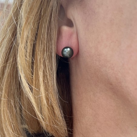 Серьги-пусеты с таитянским жемчугом павлиньего оттенка 8,37 мм