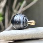 Tāroa – 18 Carat Gold Pendant - 15.40 mm Circled Tahitian Pearl