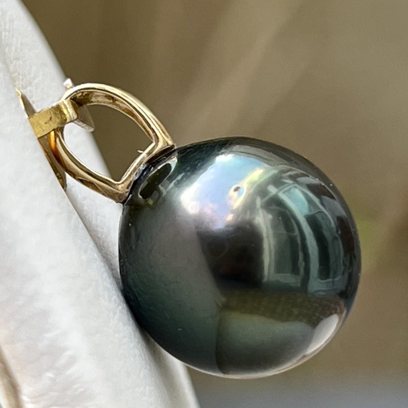 Tūroa – 18 Carat Gold Pendant - 13.20 mm Round Tahitian Pearl