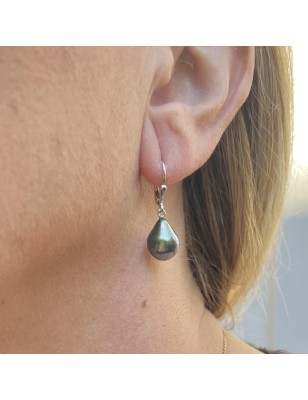 養殖真珠のピアス