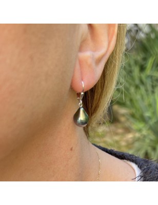 養殖真珠のピアス