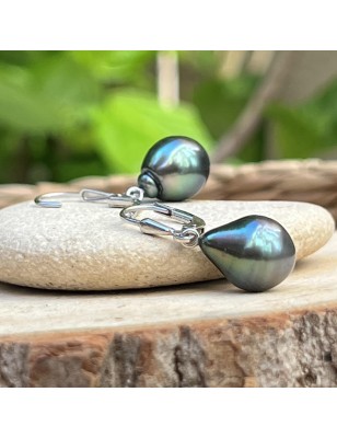 養殖真珠のピアス