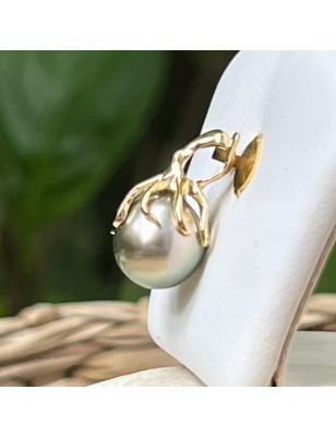 قلادة أخطبوط من الذهب