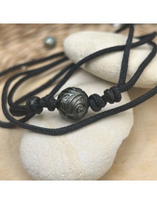 quel est le symbole des Maori? collier homme perle noire de Tahiti gravée prix