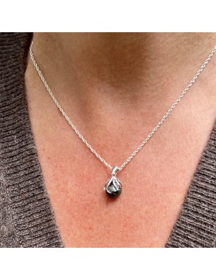 Moana’Atu – Ciondolo polpo in argento rodiato con perla di Tahiti cerchiata