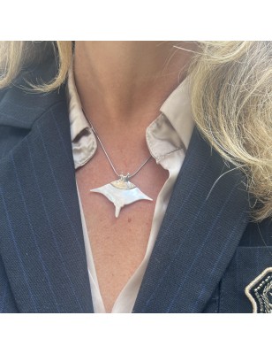 Fafapiti | Manta Ray Pendant in White Mother-of-Pearl & Silver