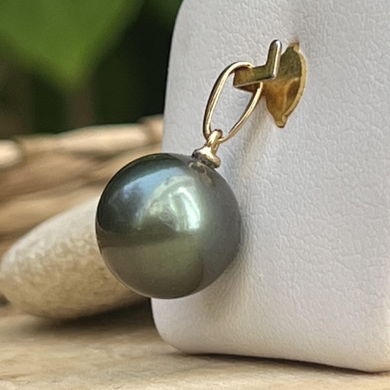Aura – 18Kゴールドペンダント＆イロワーズ タヒチ真珠 11.50mm