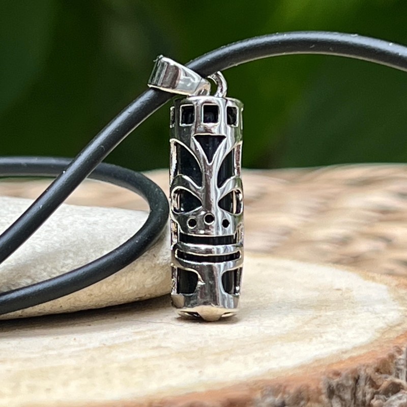Tiki-Kraft Halskette aus Schwarzem Onyx und Edelstahl Tiki-Kraft Halskette aus Schwarzem Onyx und Edelstahl