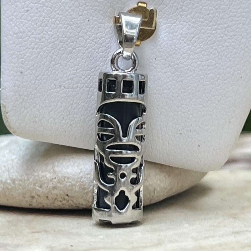 Pendentif Tiki Amour en Acier Inoxydable et Onyx Noire Pendentif Tiki Amour en Acier Inoxydable et Onyx Noire