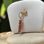 Kraft – Tiki – Gelbvergoldet – Korallenfarbe Kraft – Tiki – Gelbvergoldet – Korallenfarbe