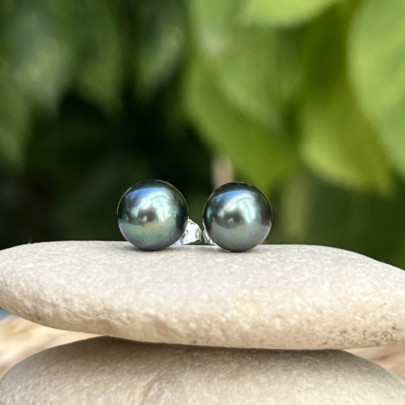 Nina - 18K Gold Tahitian Peacock Pearl Earrings - 8.33mm Nina - 18K Gold Tahitian Peacock Pearl Earrings - 8.33mm