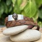 Pulsera de piel de serpiente con perla grabada