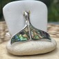 Tohora - Colgante Cola de Ballena en Nácar de Abulón Tohora - Colgante Cola de Ballena en Nácar de Abulón