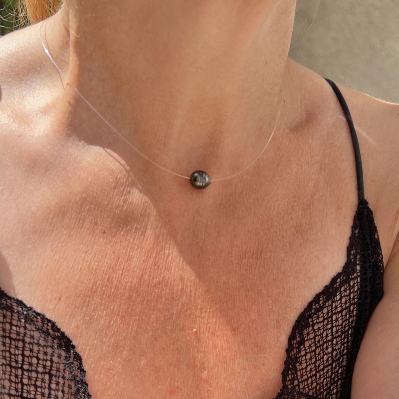 Mārie - Invisible Necklace with 8.25 mm Peacock Tahitian Pearl