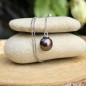 Y-Halskette aus rhodiniertem Silber mit auberginefarbener Tahiti-Perle Y-Halskette aus rhodiniertem Silber mit auberginefarbener Tahiti-Perle